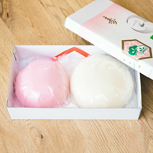 個包装の紅白一升餅（二段用）ギフトボックス入り　到着時イメージ